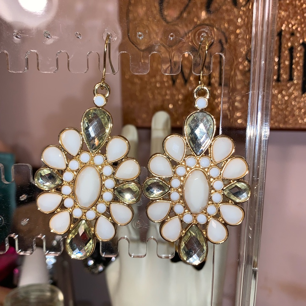 White and Gold never worn Lily Pulitzer Earrings